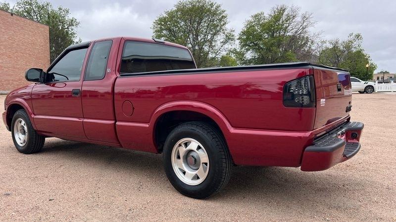GMC Sonoma Ext Cab 123" WB SLS w/1SF Pkg 2001