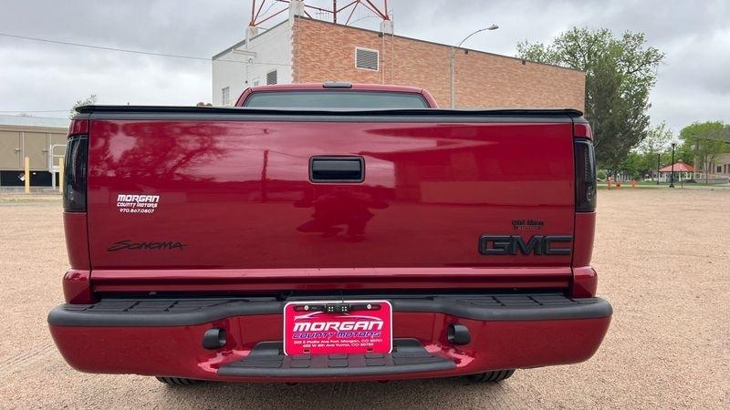 GMC Sonoma Ext Cab 123" WB SLS w/1SF Pkg 2001