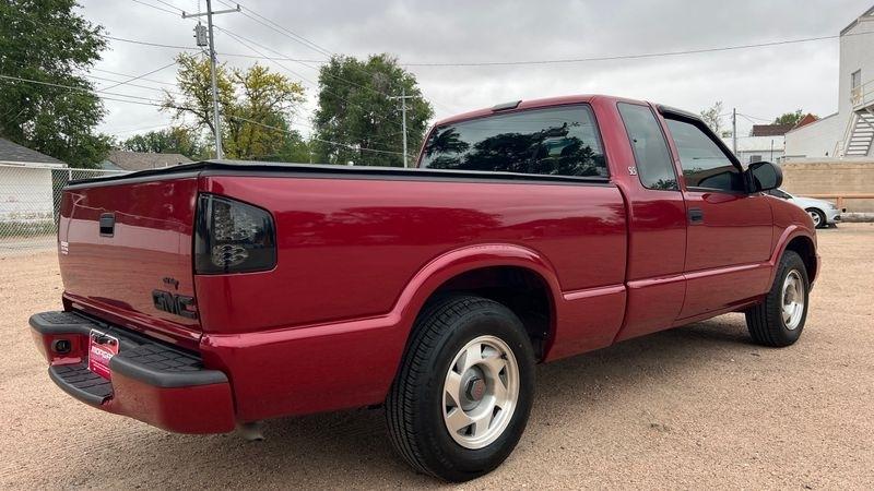 GMC Sonoma Ext Cab 123" WB SLS w/1SF Pkg 2001