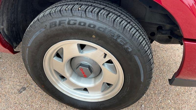 GMC Sonoma Ext Cab 123" WB SLS w/1SF Pkg 2001