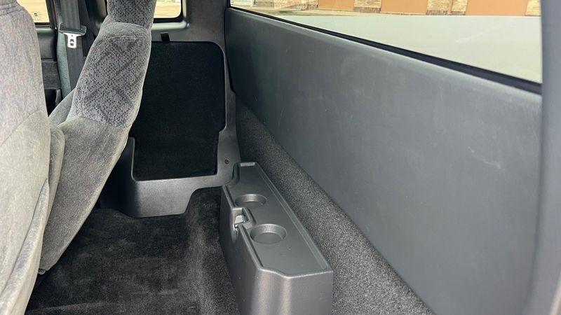 GMC Sonoma Ext Cab 123" WB SLS w/1SF Pkg 2001