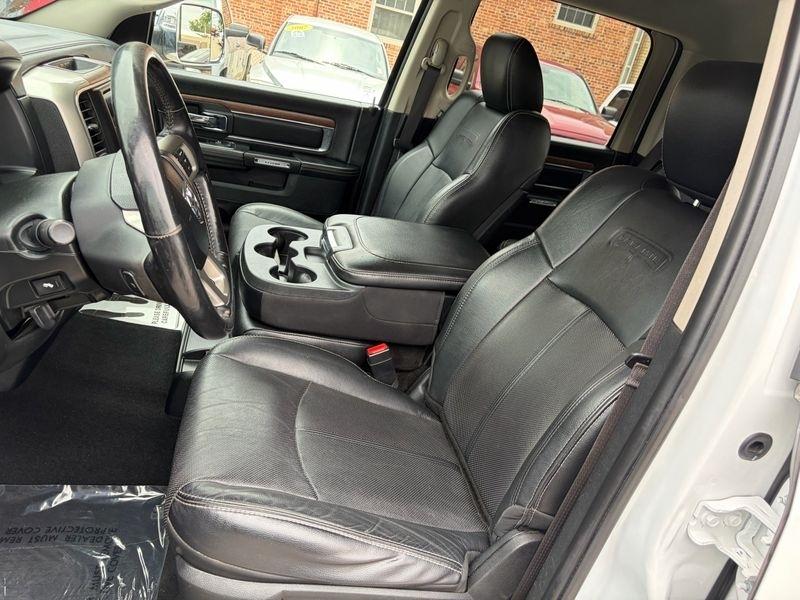 RAM 1500 Laramie 4x4 Crew Cab 5'7" Box 2018