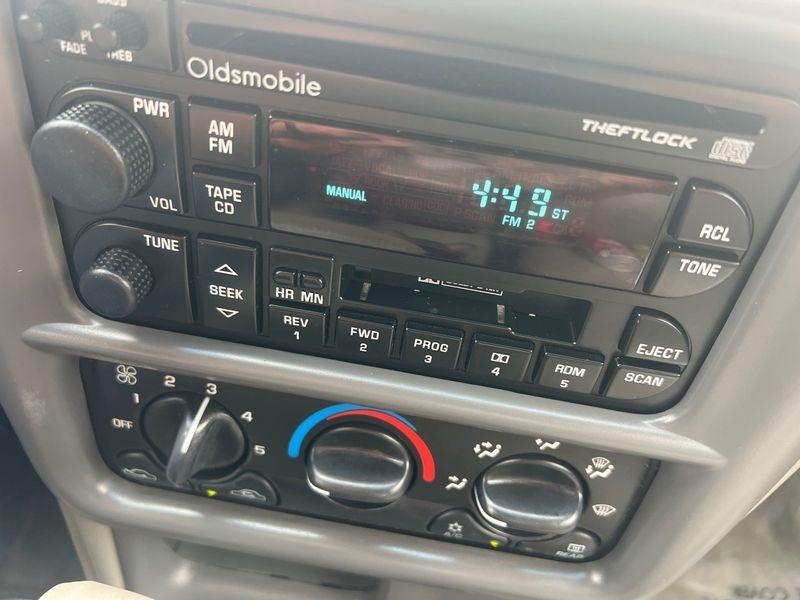 Oldsmobile Cutlass 4dr Sdn GLS 1998