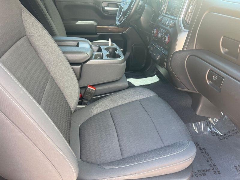 Chevrolet Silverado 1500 4WD Crew Cab 147" RST 2021