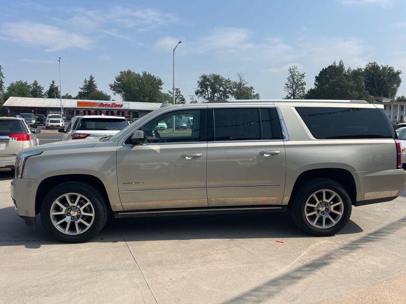 GMC Yukon XL 4WD 4dr Denali 2017