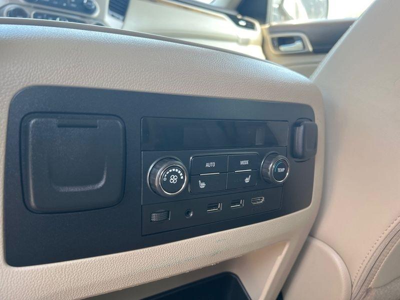 GMC Yukon XL 4WD 4dr Denali 2017