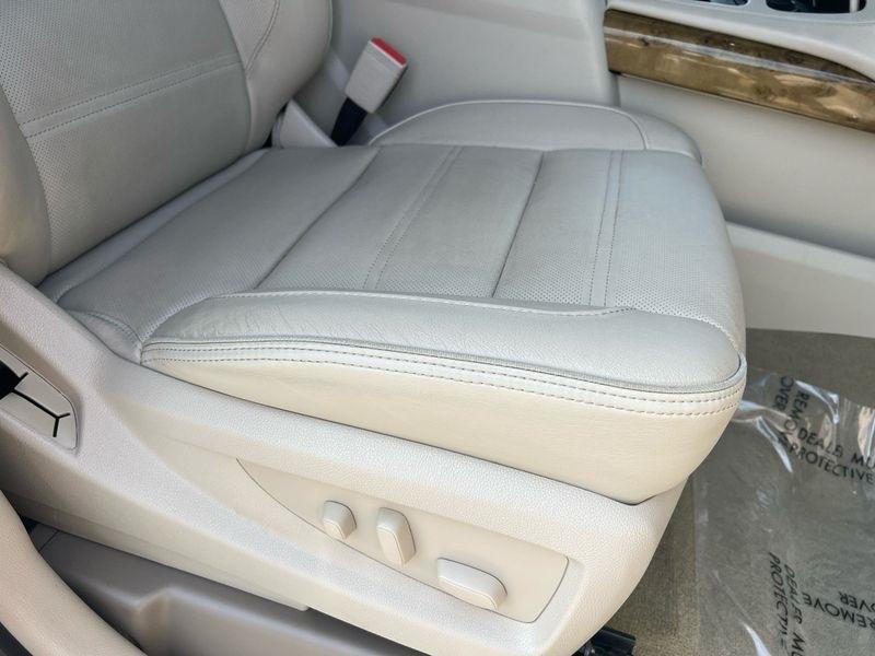 GMC Yukon XL 4WD 4dr Denali 2017