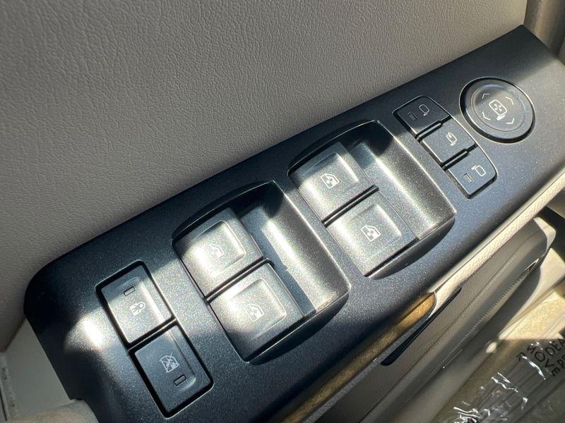 GMC Yukon XL 4WD 4dr Denali 2017