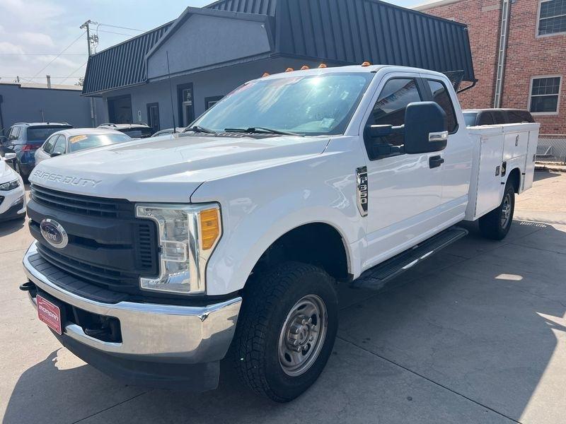 Ford Super Duty F-350 SRW Lariat 4WD SuperCab 168" WB 60" CA 2017