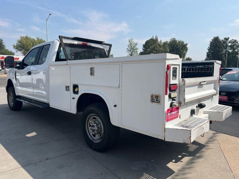 Ford Super Duty F-350 SRW Lariat 4WD SuperCab 168" WB 60" CA 2017
