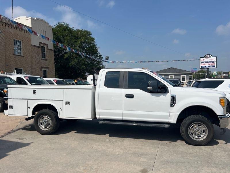 Ford Super Duty F-350 SRW Lariat 4WD SuperCab 168" WB 60" CA 2017