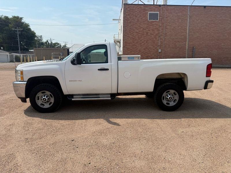 Chevrolet Silverado 2500HD 4WD Reg Cab 133.7" Work Truck 2011