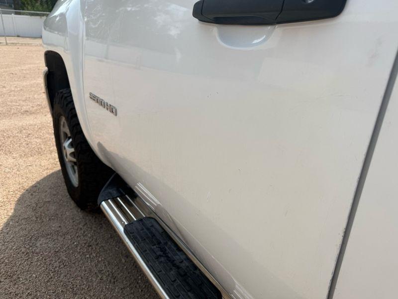 Chevrolet Silverado 2500HD 4WD Reg Cab 133.7" Work Truck 2011
