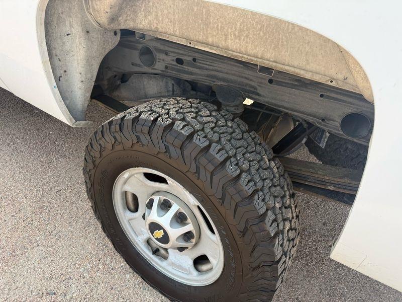Chevrolet Silverado 2500HD 4WD Reg Cab 133.7" Work Truck 2011