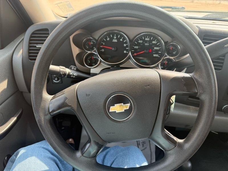 Chevrolet Silverado 2500HD 4WD Reg Cab 133.7" Work Truck 2011