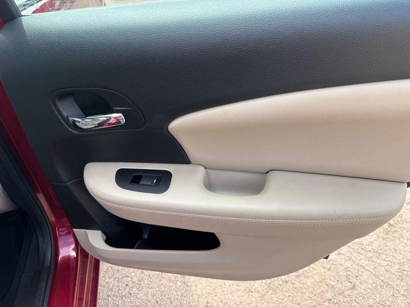 Chrysler 200 4dr Sdn Limited 2011