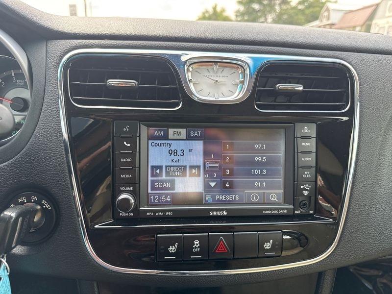 Chrysler 200 4dr Sdn Limited 2011
