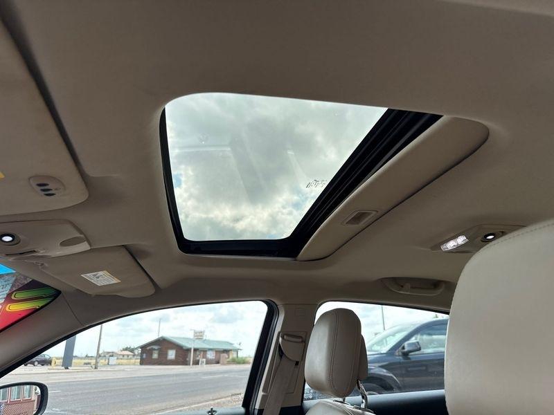 Chrysler 200 4dr Sdn Limited 2011