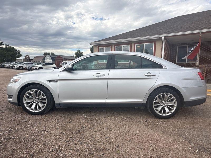 Ford Taurus Limited FWD 2019