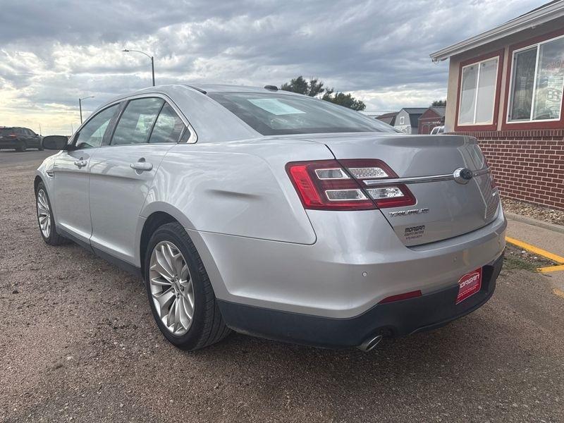 Ford Taurus Limited FWD 2019
