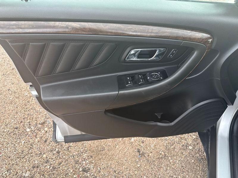 Ford Taurus Limited FWD 2019
