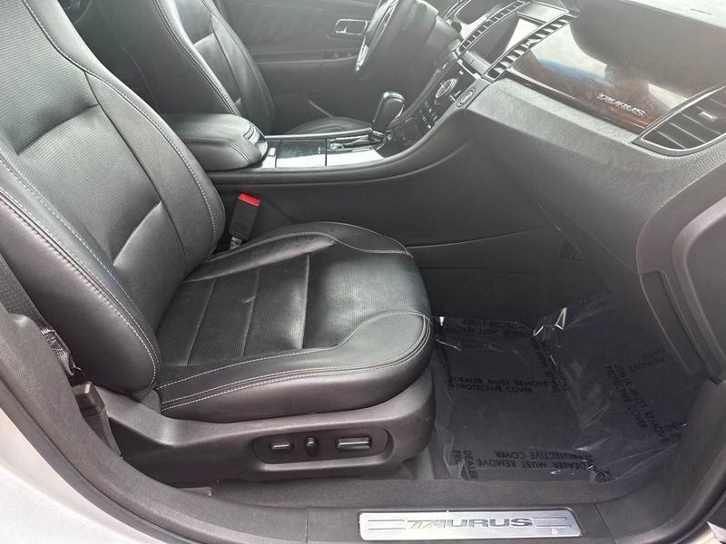 Ford Taurus Limited FWD 2019