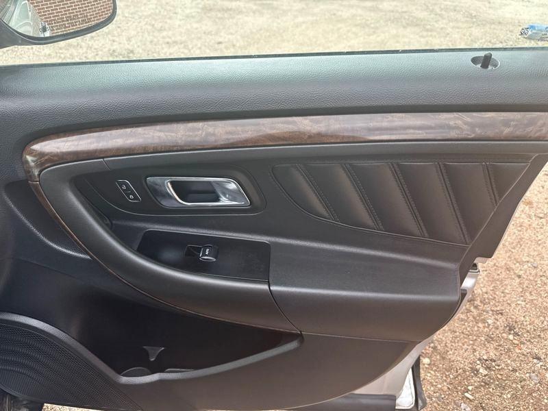 Ford Taurus Limited FWD 2019