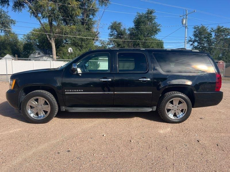 Chevrolet Suburban 4WD 4dr 1500 LTZ 2011