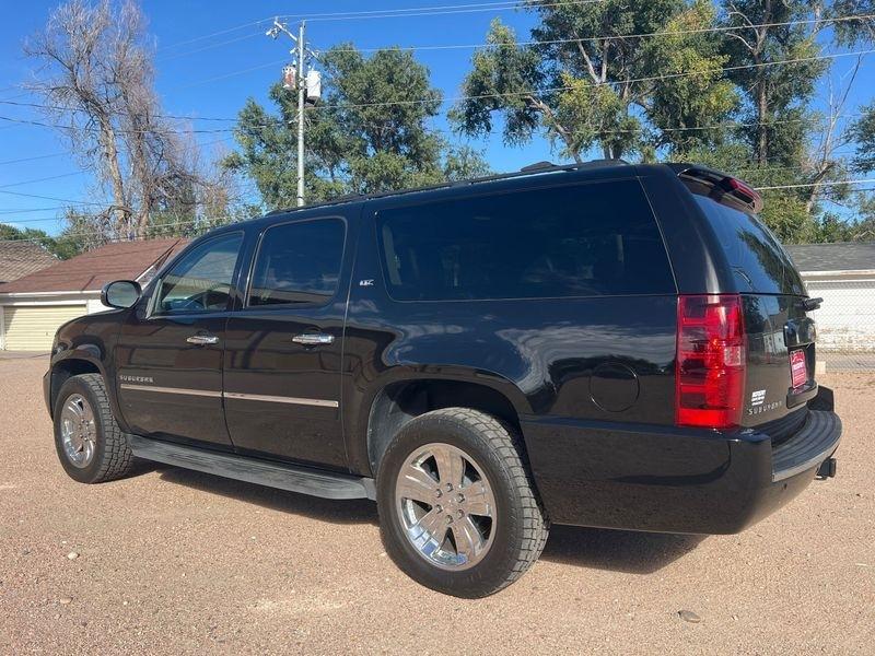 Chevrolet Suburban 4WD 4dr 1500 LTZ 2011