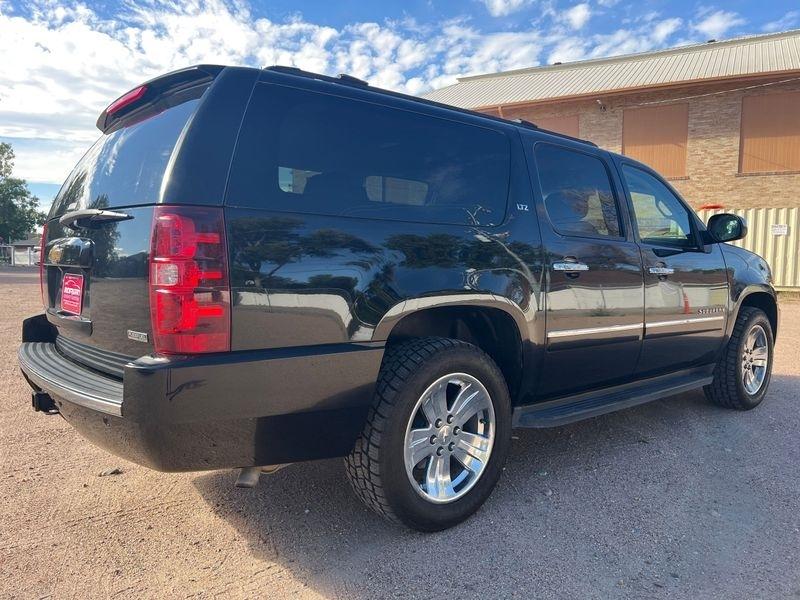 Chevrolet Suburban 4WD 4dr 1500 LTZ 2011