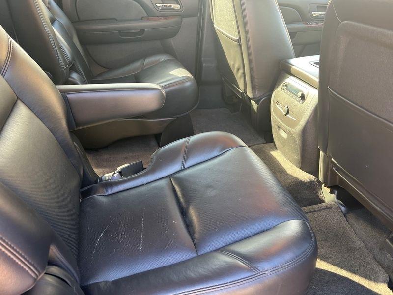 Chevrolet Suburban 4WD 4dr 1500 LTZ 2011