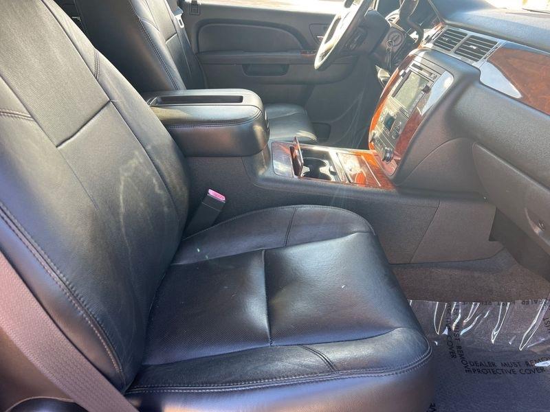 Chevrolet Suburban 4WD 4dr 1500 LTZ 2011