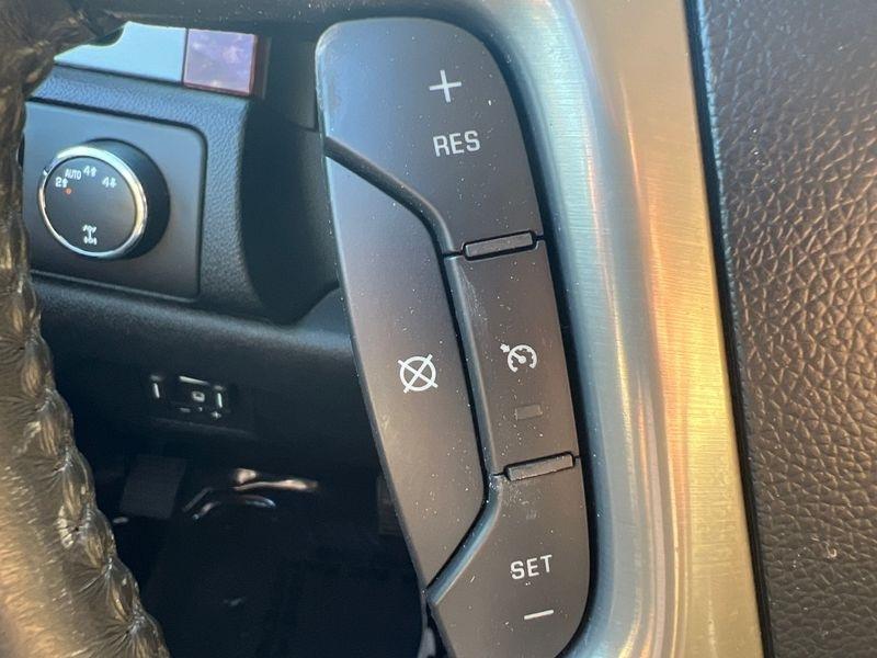 Chevrolet Suburban 4WD 4dr 1500 LTZ 2011