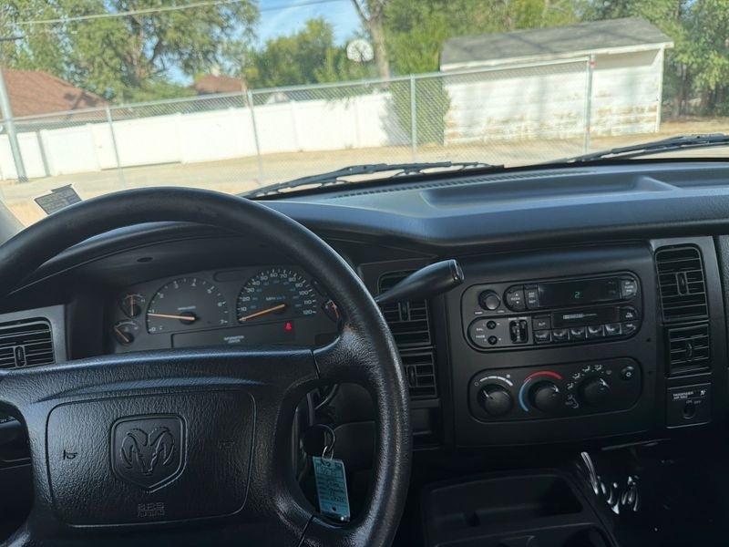 Dodge Dakota Club Cab 131" WB Sport 2001