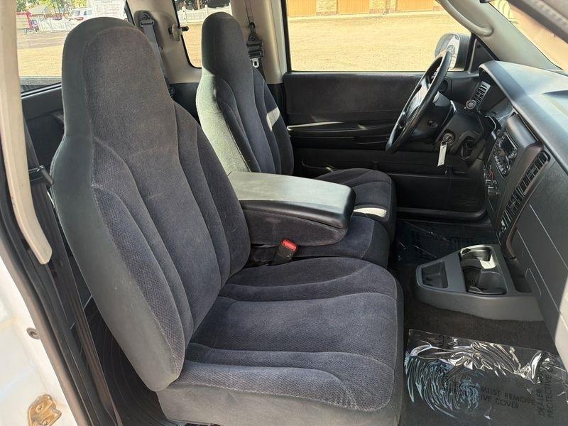 Dodge Dakota Club Cab 131" WB Sport 2001