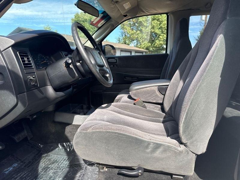 Dodge Dakota Club Cab 131" WB Sport 2001
