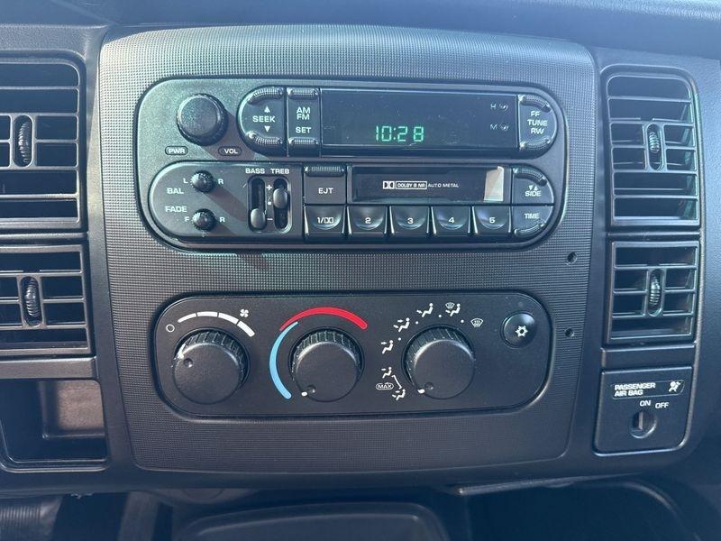 Dodge Dakota Club Cab 131" WB Sport 2001