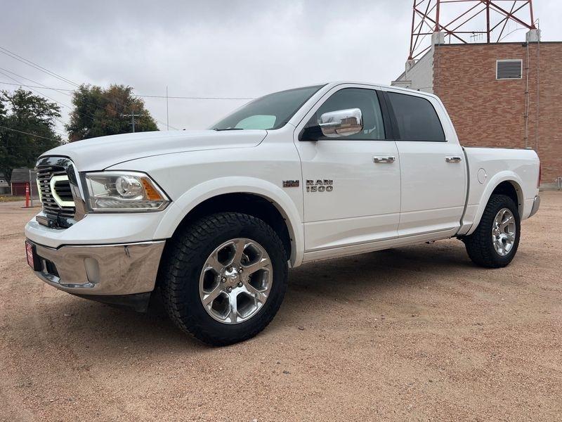 RAM 1500 4WD Crew Cab 140.5" Laramie 2014