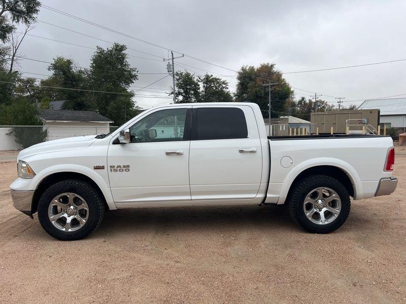 RAM 1500 4WD Crew Cab 140.5" Laramie 2014