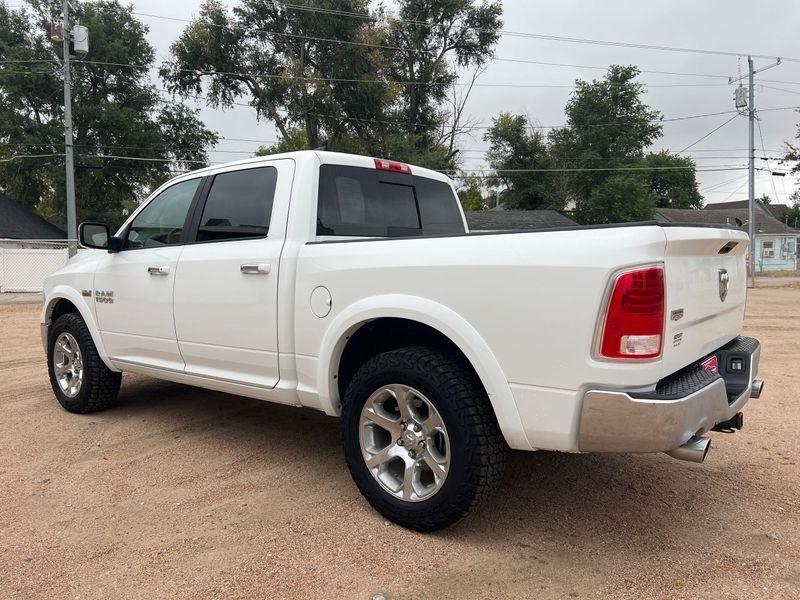 RAM 1500 4WD Crew Cab 140.5" Laramie 2014