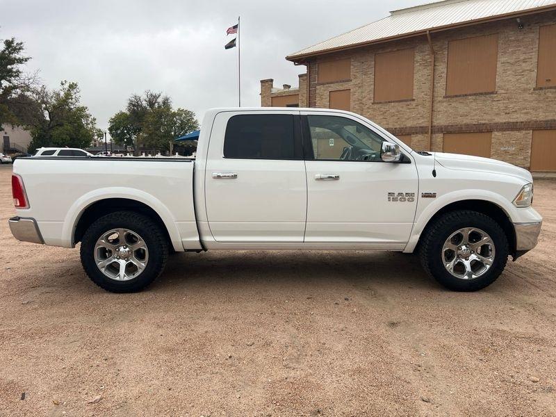 RAM 1500 4WD Crew Cab 140.5" Laramie 2014