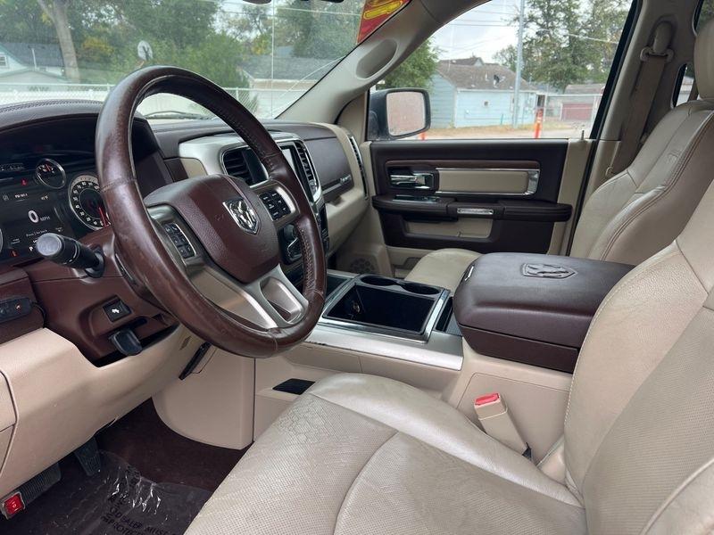 RAM 1500 4WD Crew Cab 140.5" Laramie 2014