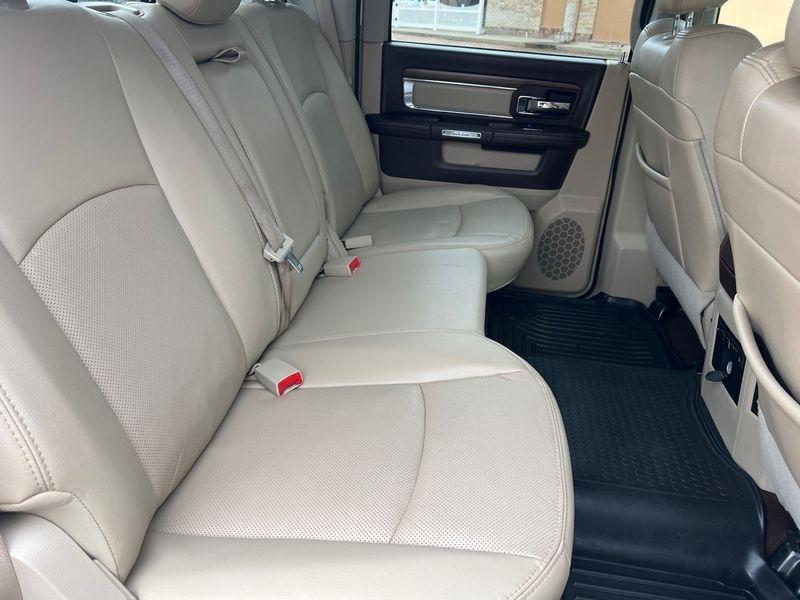RAM 1500 4WD Crew Cab 140.5" Laramie 2014