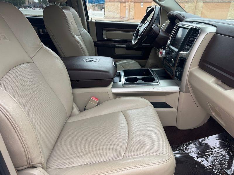 RAM 1500 4WD Crew Cab 140.5" Laramie 2014