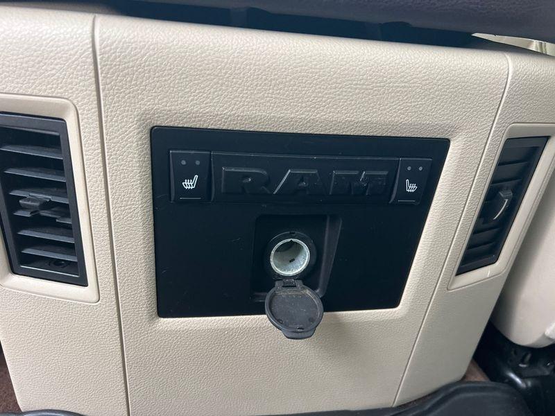 RAM 1500 4WD Crew Cab 140.5" Laramie 2014
