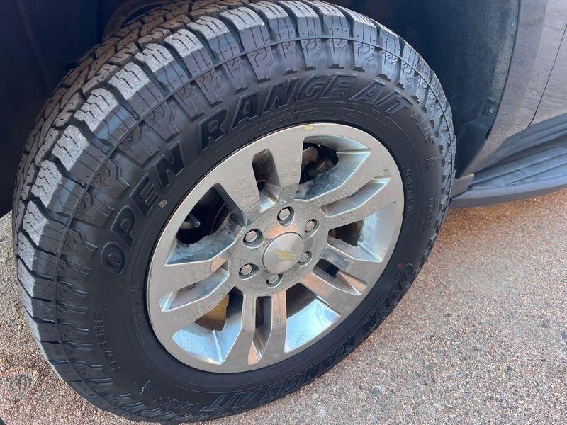 Chevrolet Suburban 4WD 4dr 1500 LT 2019