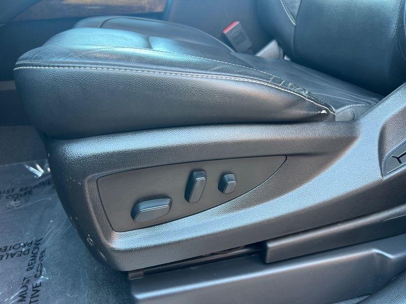 Chevrolet Suburban 4WD 4dr 1500 LT 2019