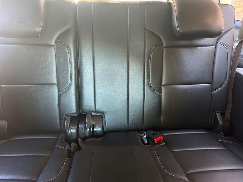 Chevrolet Suburban 4WD 4dr 1500 LT 2019