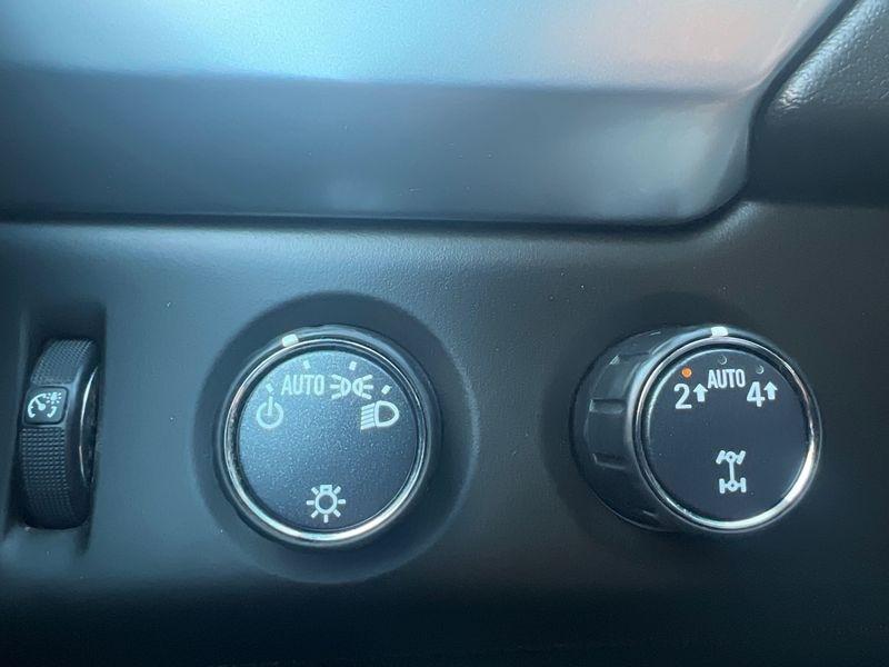 Chevrolet Suburban 4WD 4dr 1500 LT 2019