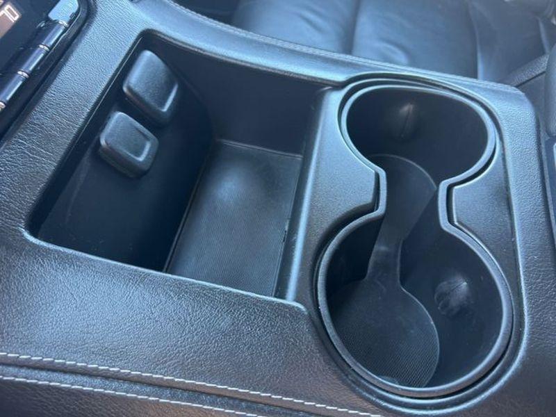 Chevrolet Suburban 4WD 4dr 1500 LT 2019